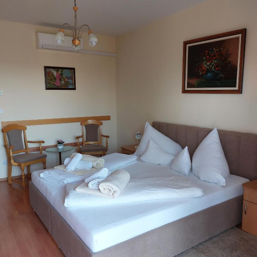 Erika Apartmanházak Hévíz Esterno foto