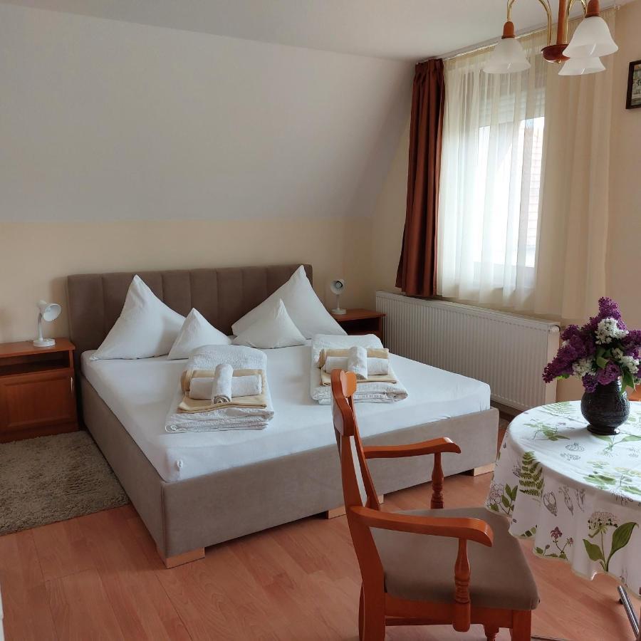 Erika Apartmanházak Hévíz Esterno foto