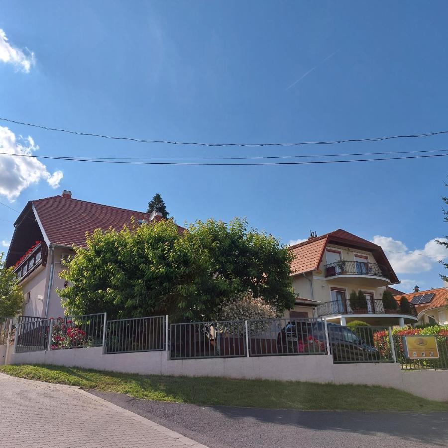 Erika Apartmanházak Hévíz Esterno foto